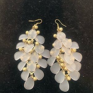 Pearly leaves and gold balls